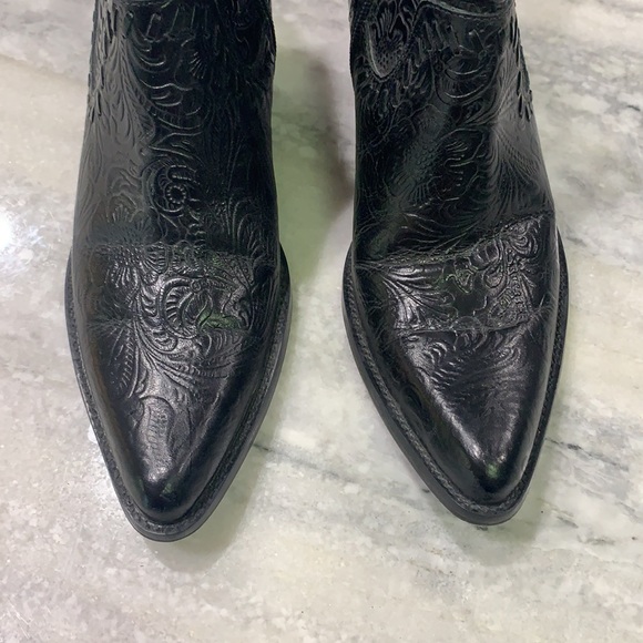 Gianni Bini Black Tooled Leather Booties sz: 6.5 - Picture 5 of 10